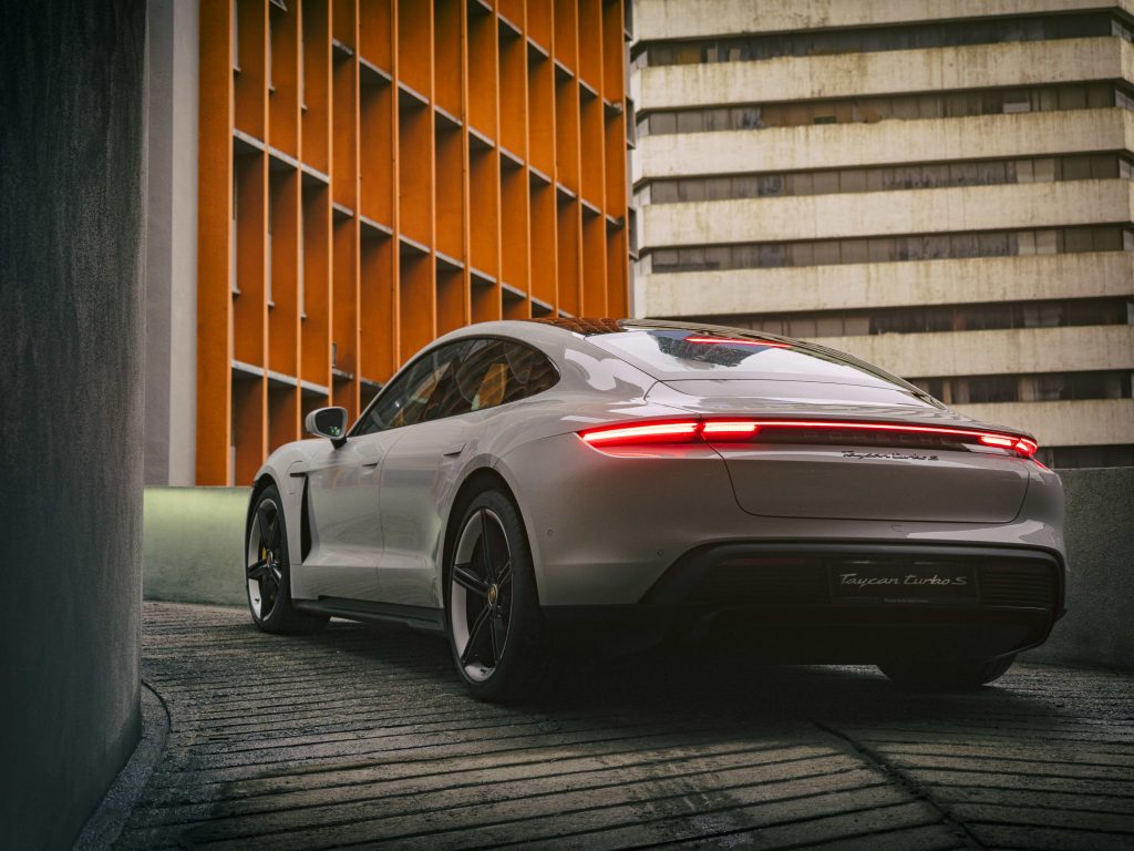 Protokol Audit Kualiti Dinamik Transmisi Dua Klac PDK Sebagai Standard Emas Penyaluran Kuasa Kendaraan Sport Porsche