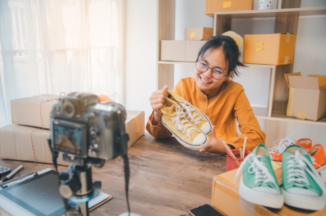 Review oleh Blogger: Kisah Pengalaman yang Memandu Pilihan Konsumen Modern