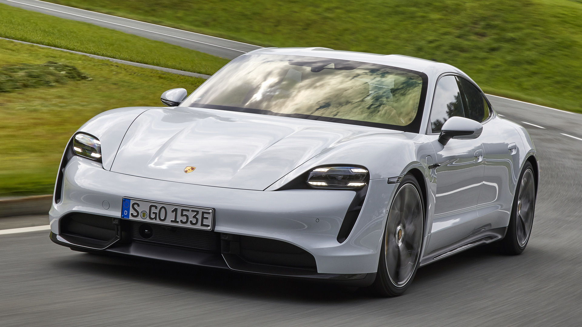 Peran Antarmuka Digital dalam Efisiensi Konsumsi Energi Porsche