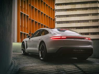 Protokol Audit Kualiti Dinamik Transmisi Dua Klac PDK Sebagai Standard Emas Penyaluran Kuasa Kendaraan Sport Porsche
